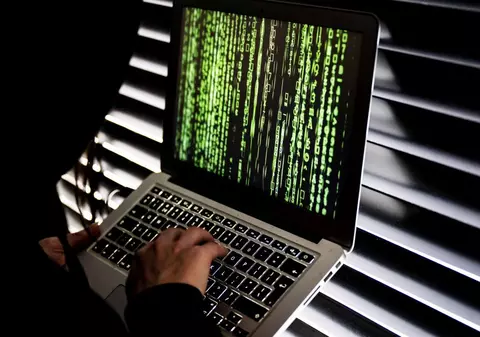 Rețeaua „Anka Versace”. Cum funcționează teoriile conspirației pe TikTok înaintea turului 2 la prezidențiale