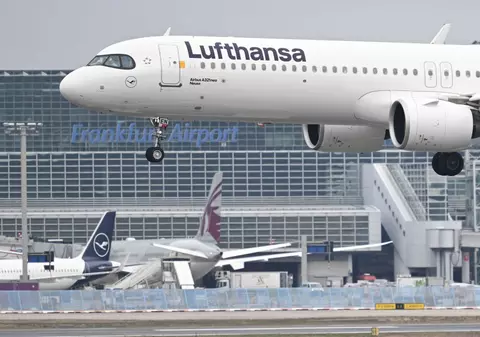 Un avion cu 205 persoane la bord a zburat fără pilot 10 minute, după ce copilotul, singur în cabină, a leșinat