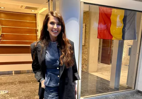 Unde a votat Ilinca Vandici. Îmbrăcată modern și încălțată cu pantofi de 1.000 de euro, vedeta a spus: „Nu contează unde te afli în lume, vocea ta contează!”