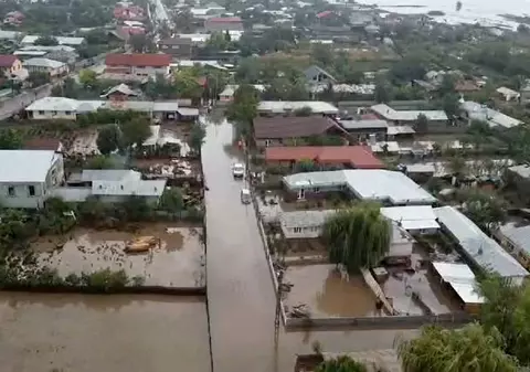 Localitățile din Galați lovite de cele mai puternice inundații din ultimii 11 ani se tem de noi viituri: „Dormim cu cheile în mână”