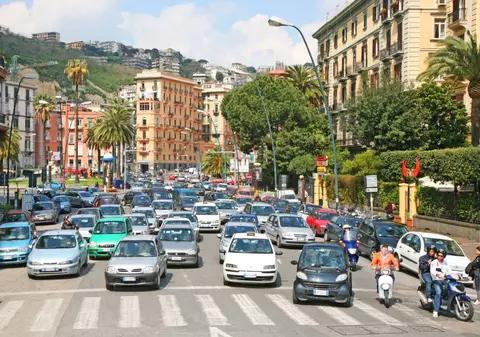 Oraşele din nordul Italiei care interzic accesul mașinilor diesel începând cu toamna anului 2025