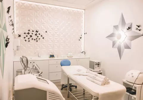 Ce nu vezi într-o clinică estetică, dar contează cel mai mult: adevărul despre sterilizare și siguranță