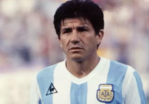 A murit Luis Galvan. Fostul fundaș al Argentinei avea 77 de ani