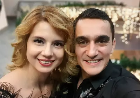 Imagini de la nunta lui Marian Drăgulescu cu Simona Carmen. Mireasa a purtat o rochie 2 în 1, iar mirele a arătat elegant în negru