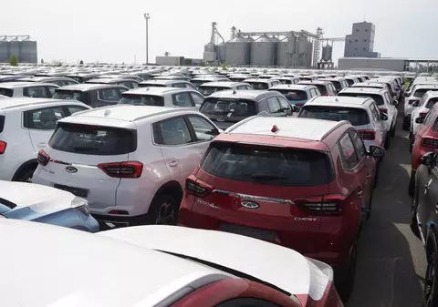 Lacuna legislativă care le permite chinezilor să „invadeze” piața auto europeană. Țara care a devenit poarta de intrare