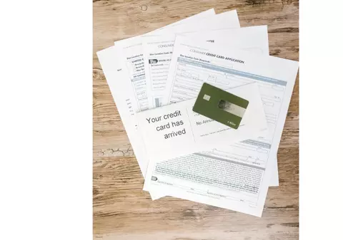 4 criterii esențiale când alegi banca pentru un card de credit: cum iei decizia potrivită pentru tine