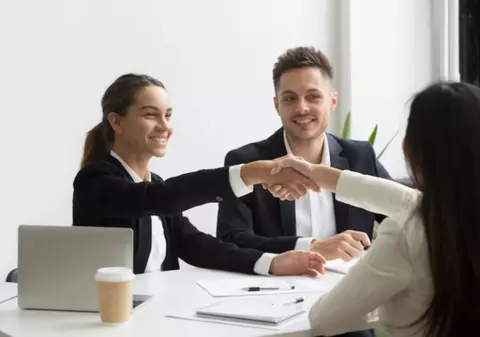 Ai fost făcut(ă) să lucrezi cu oameni? Există un job care îți poate confirma asta