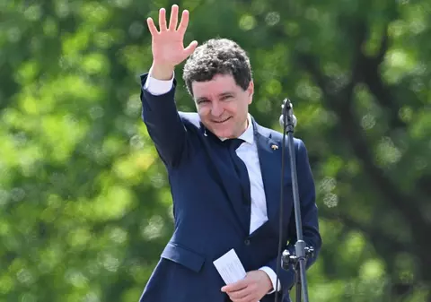 Ce au observat vecinii la Nicușor Dan, după ce a devenit președintele României. Obiceiul pe care îl are în fiecare dimineață