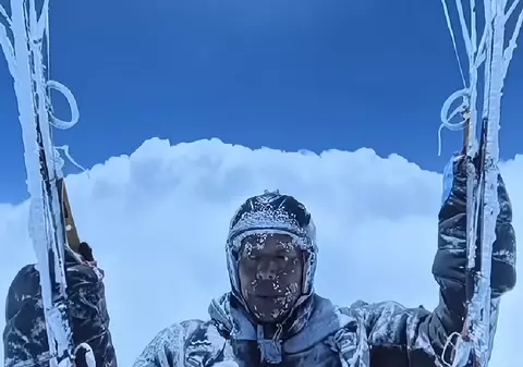 Parapantist tras 8 km în sus de un vârtej, găsit aproape înghețat la -40°C. Imaginile care au făcut înconjurul lumii | VIDEO