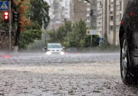 Ploi și temperaturi sub normalul perioadei, toată săptămâna. ANM explică motivul episodului de vreme rece