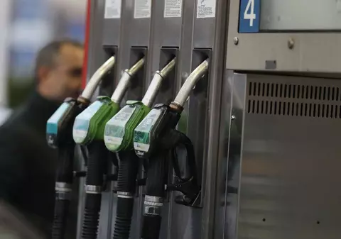 Benzina și motorina s-au scumpit din nou în România, vineri, 1 mai 2026. Cât costă un litru de carburant în București, Cluj-Napoca, Timișoara, Iași și Constanța