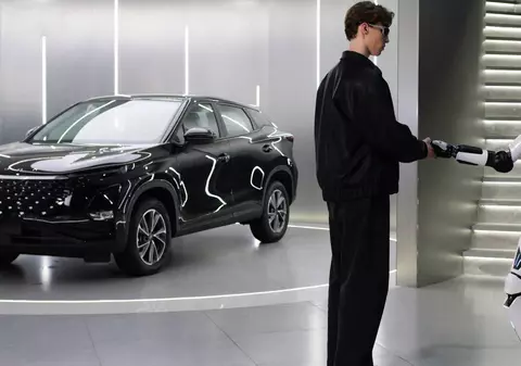 Cel mai mare exportator de autoturisme din China înlocuiește agenții de vânzări cu roboți: „Sunt la fel de insistenți”