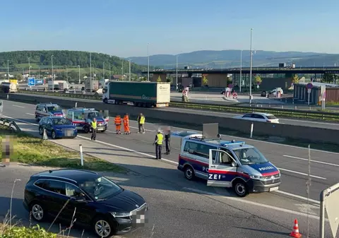 Un român a ieșit alergând dintr-o parcare direct pe autostradă și a fost ucis de prima mașină care a trecut și l-a târât 380 de metri, în Austria