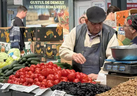 Cât costă roșiile românești în piață? „Cu banii ăștia mănânci carne o săptămână! Mai așteptăm, că vara-i lungă”