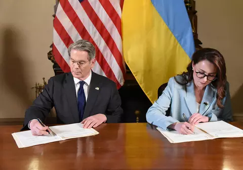 Washingtonul avertizează Moscova după semnarea acordului privind mineralele ucrainene: „Îi oferă lui Trump o bază și mai puternică”