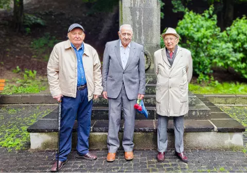 Emoționant: singurii absolvenți rămași în viață au sărbătorit 75 de ani de la terminarea Liceului „Gheorghe Lazăr” în Parcul sub Arini