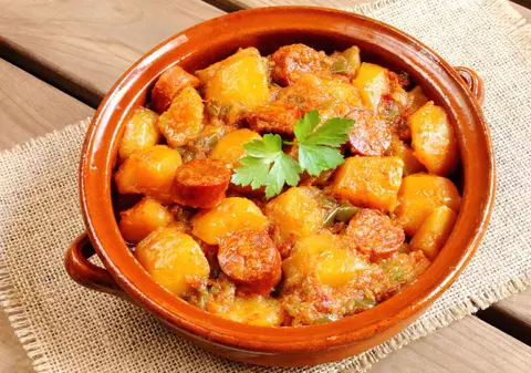 Tocăniță de cartofi cu cârnați - rețete delicioase de tocăniță