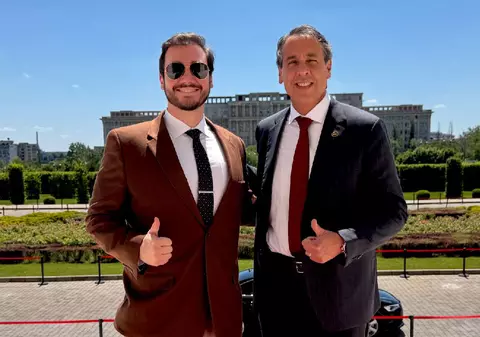 Omul lui Trump în Groenlanda, Tom Dans, a venit în România ca să-l ajute pe Călin Georgescu să câștige „această luptă”