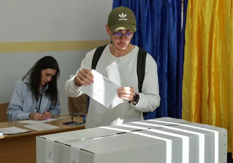 Alegeri prezidențiale 2025: Prezența la vot până la ora 13 a depășit-o pe cea de la scrutinul din noiembrie