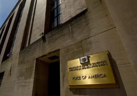 Radio Vocea Americii, pe care Donald Trump vrea să îl desființeze, își va relua emisiunile