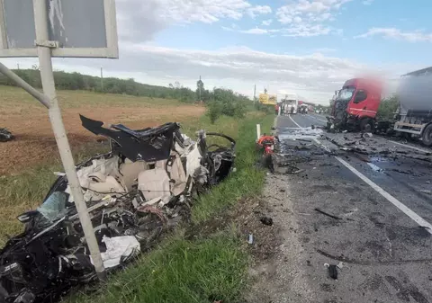Accident grav la Craiova. Două persoane au murit și una a fost rănită după ce o maşină a lovit o betonieră