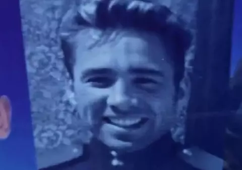 Cum au ajuns poze cu un actor american de filme pentru adulți pe un memorial din regiunea rusă Kursk: „Erou de război!”