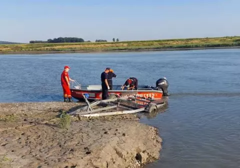 Doi copii de 11 ani au căzut în râul Bahlui. Un băiat a fost scos în viață, fiind preluat de elicopterul SMURD