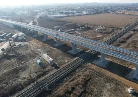 Stadiul lucrărilor la drumul de legătură dintre Autostrada A1 Arad – Timişoara şi DN 69 se apropie de 70%. Anunțul făcut de Sorin Grindeanu