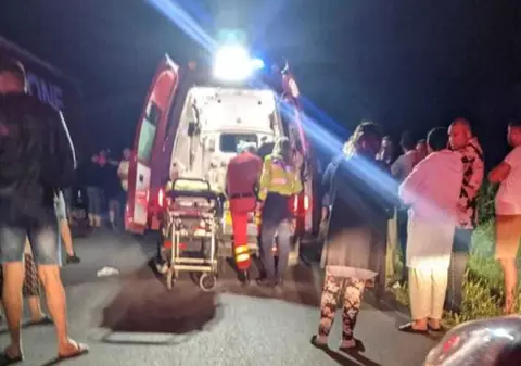 Doi tineri din Galați, frate și soră, de 18 și 21 de ani, morți într-un Logan zdrobit de TIR