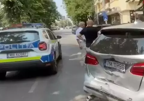 Două șoferițe s-au izbit în centrul orașului Timișoara și au dat circulația peste cap