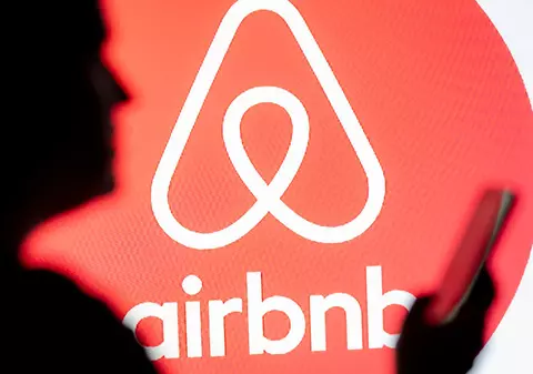 Economia digitală paralelă: Nimeni nu știe cât câștigă Google, Facebook, Uber sau Airbnb din România