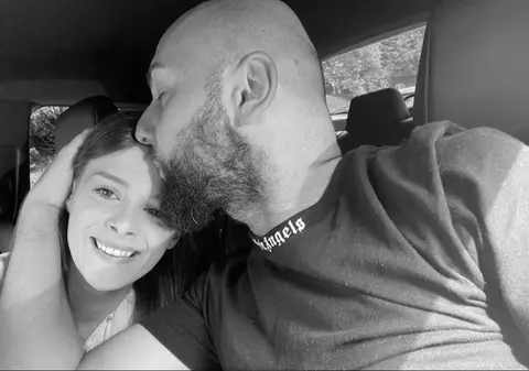 Gestul făcut de Alex Marcu la priveghiul Teodorei Marcu. Un prieten apropiat l-a dat de gol pe soțul tinerei ucise: „Este într-o iluzie”