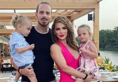 Cum au reacționat copiii Alinei Laufer când au aflat că mama lor e însărcinată din nou: „Gemenii au făcut destul de urât”