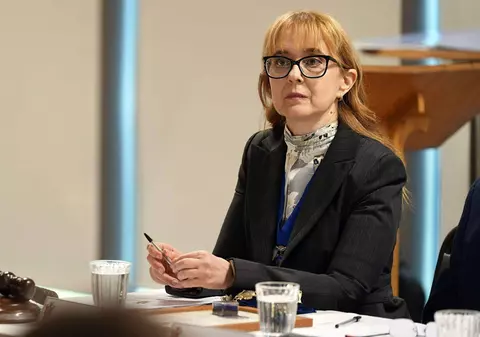 Alisa Russell, prima româncă aleasă primar într-un oraș din Marea Britanie: „Funcția este una voluntară, fără un salariu, dar cu multe responsabilități” 