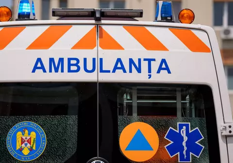 O fetiță de doi ani a murit după ce a căzut de la etaj într-un bloc din sectorul 1. Medicii au făcut tot posibilul să o salveze