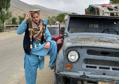 Tânărul ploieștean care a fost două săptămâni în Afganistan pentru a documenta viața sub talibani: „Am stat la grătar cu soldații”