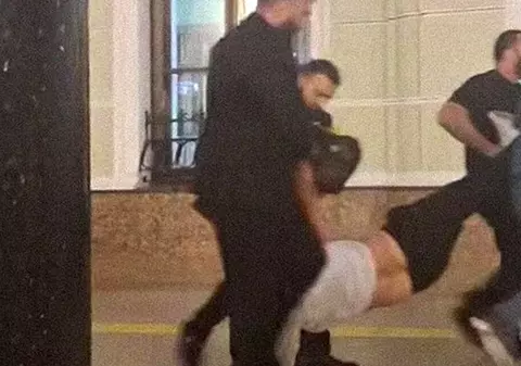 Un vlogger rus care s-a pozat cu Zaharova și Medinski a fost răpit, în fața oamenilor, dintr-o gară din Moscova. Cecenii spun că l-au arestat