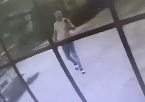 Patru frați au fost sechestrați și terorizați de tată, într-o comună din Dolj. Bărbatul i-a amenințat cu pistolul pe polițiști