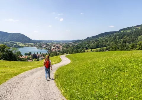 Țara în care au început să meargă tot mai mulți români. Cu aproape 10% mai multe plecări în 2025 față de anul trecut