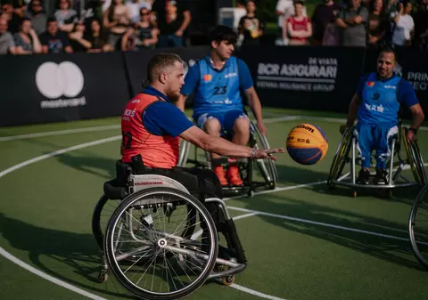 Cine a întors scaunul lui Theo Rose pe terenul de baschet? Super show și momente emoționante la BCR Sport Arena Streetball pe terenurile din Parcul Liniei