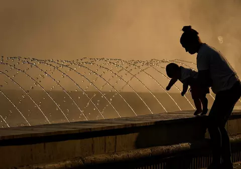 Cele patru măsuri care îți pot salva viața pe caniculă. Dr. Tudor Ciuhodaru: „Copiii sunt primii afectați”