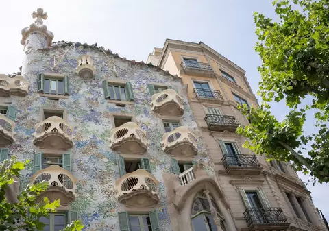 Cum arată fațada Casei Batllo, din Barcelona, așa cum a proiectat-o inițial Antonio Gaudi
