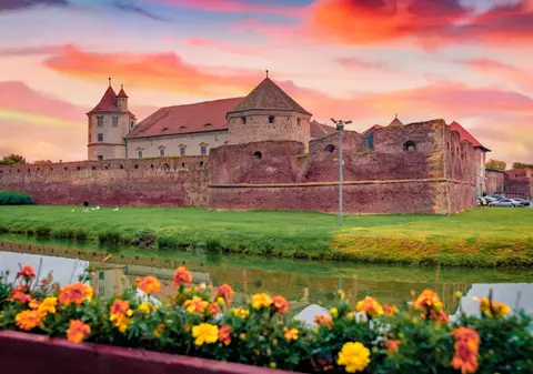 Cum se numește un locuitor din Făgăraș: făgărășean sau făgărășan?