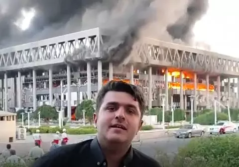 Sediul televiziunii de stat din Iran arde ca o torță după ce a fost bombardat de Israel