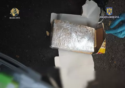 Cum a rămas un traficant din București fără un colet cu 1,3 kg de cocaină. De unde aducea drogurile