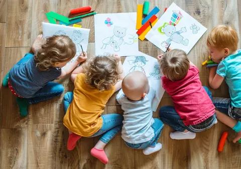 Mai multe grădinițe din Ploiești vor rămâne deschise și pe timpul verii. Cât trebuie să plătească părinții pentru cursuri în vacanță