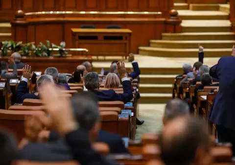 Cum verifici activitatea parlamentarilor din circumscripţia ta