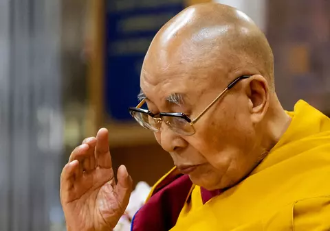 Dilemă majoră pentru Dalai Lama: liderul spiritual pregătește o succesiune, dar China are propriul plan pentru Tibet