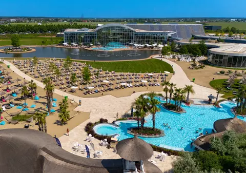 Destinatia de vacanta exotica care face valuri international si local: Therme Bucuresti a redeschis plajele Sands of Therme si Galaxy Horizon, și anunță o serie de evenimente pentru sezonul de vară