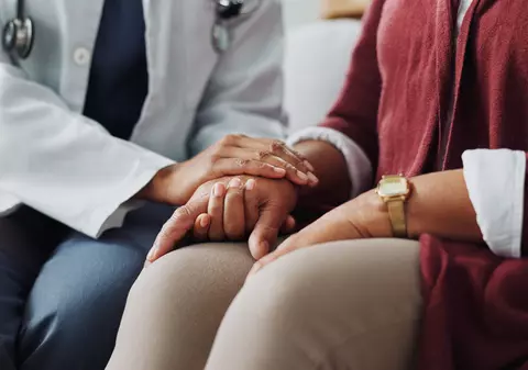 Revoluție în oncologie: Marea Britanie lansează tratamentul „Calul Troian”. Când ar putea ajunge și în UE